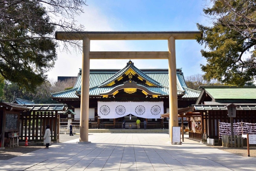 靖国神社参拝ツアー